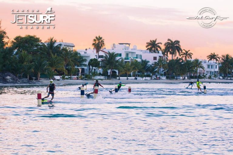 В Канкуне, Мексика открылся специальный тренировочный центр для джет-серферов